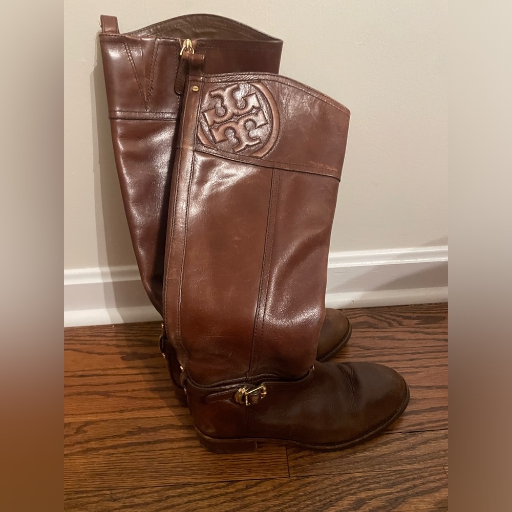 Tory Burch boot 5.5